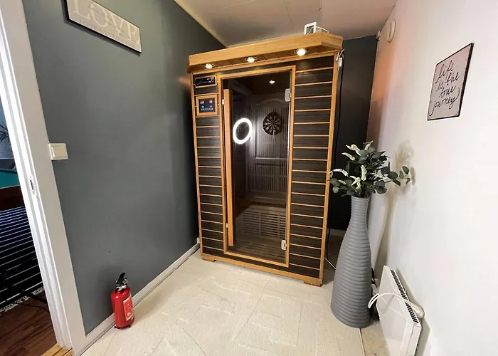 - Billiard Sauna Apartament *